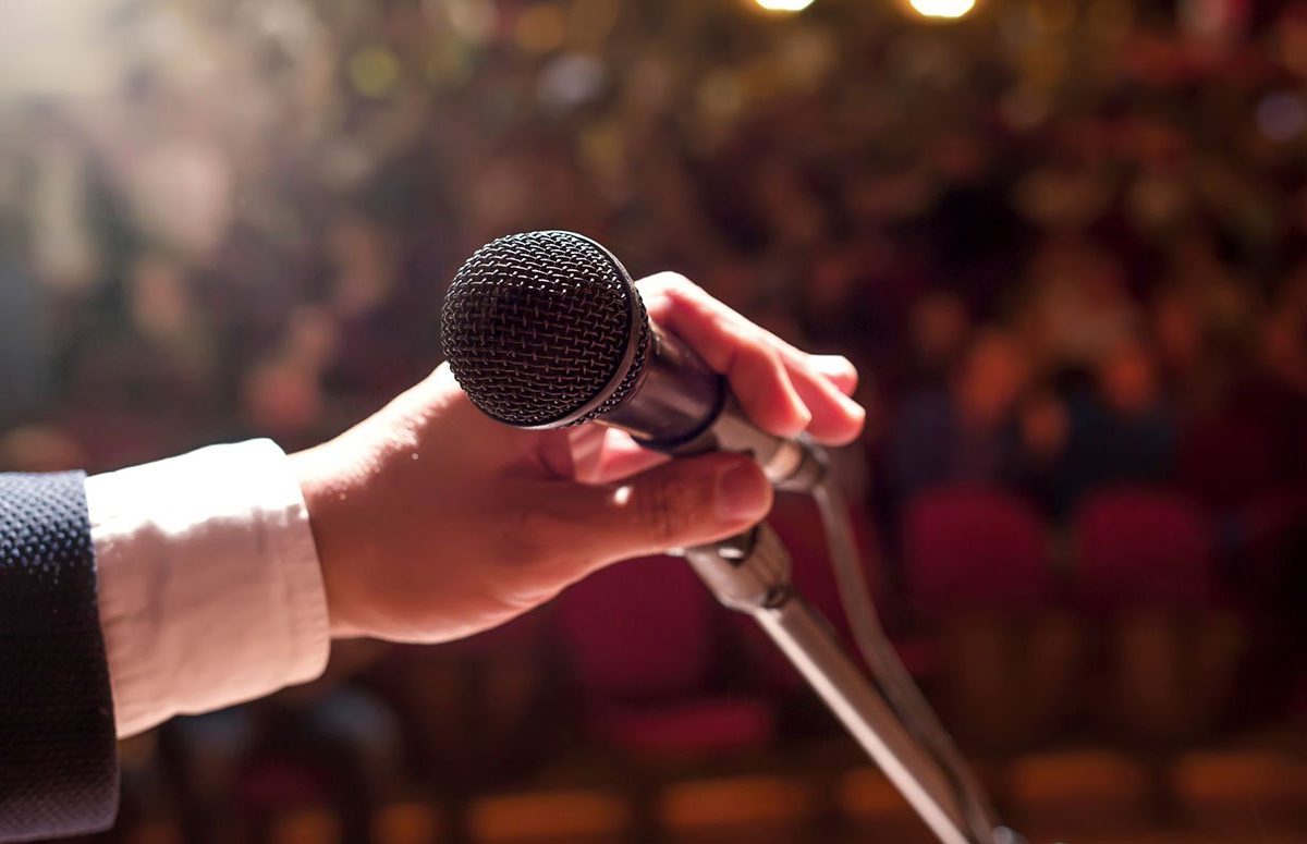 How to speak in public? The tricks of public speaking