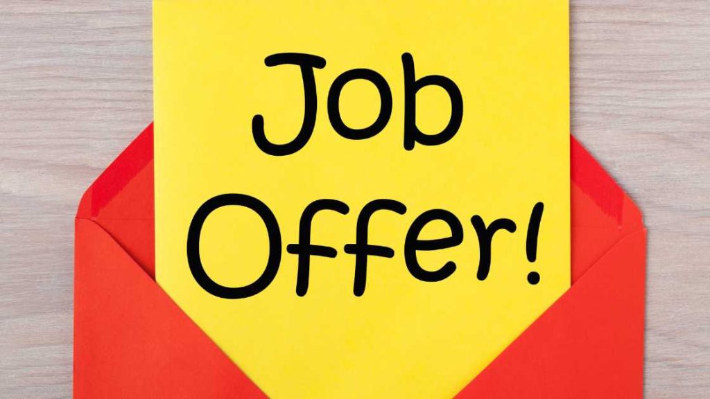 How to Turn Down a Job Offer Gracefully Declining Without Burning Bridges