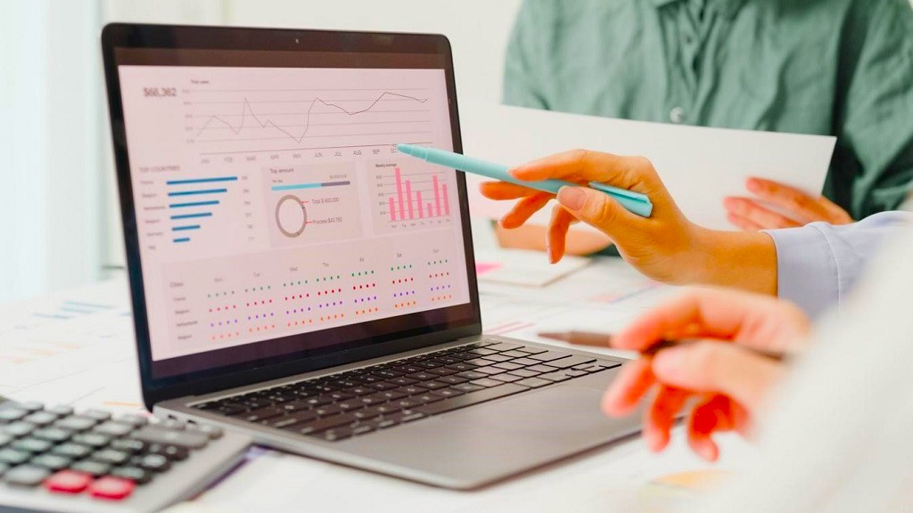 How to progress in business analytics through further study